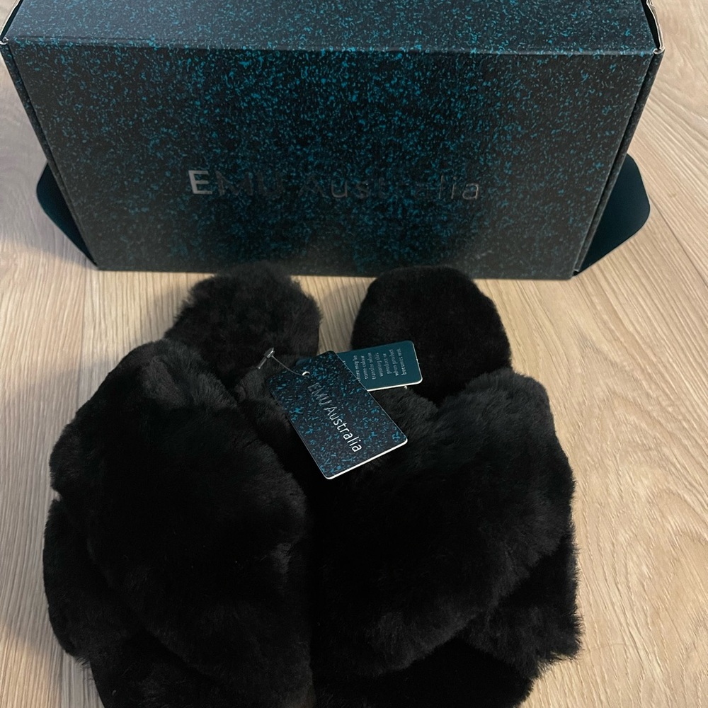 New Mayberry Black Slippers Size7,8